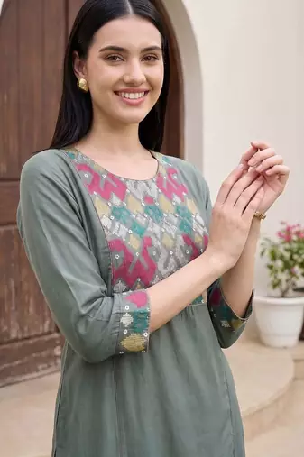 Women Ethnic Motifs Yoke Design Regular Kurta with Trousers