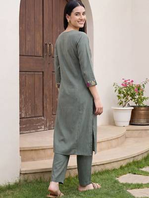 Women Ethnic Motifs Yoke Design Regular Kurta with Trousers 3