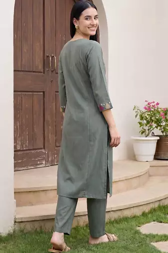 Women Ethnic Motifs Yoke Design Regular Kurta with Trousers