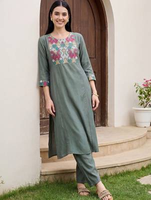 Women Ethnic Motifs Yoke Design Regular Kurta with Trousers 5