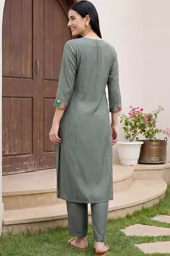 Women Ethnic Motifs Yoke Design Regular Kurta with Trousers