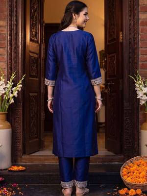 Women Ethnic Motifs Thread Work Kurta with Trousers & With Dupatta 5
