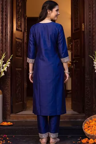 Women Ethnic Motifs Thread Work Kurta with Trousers & With Dupatta