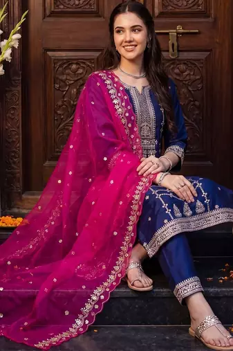 Women Ethnic Motifs Thread Work Kurta with Trousers & With Dupatta