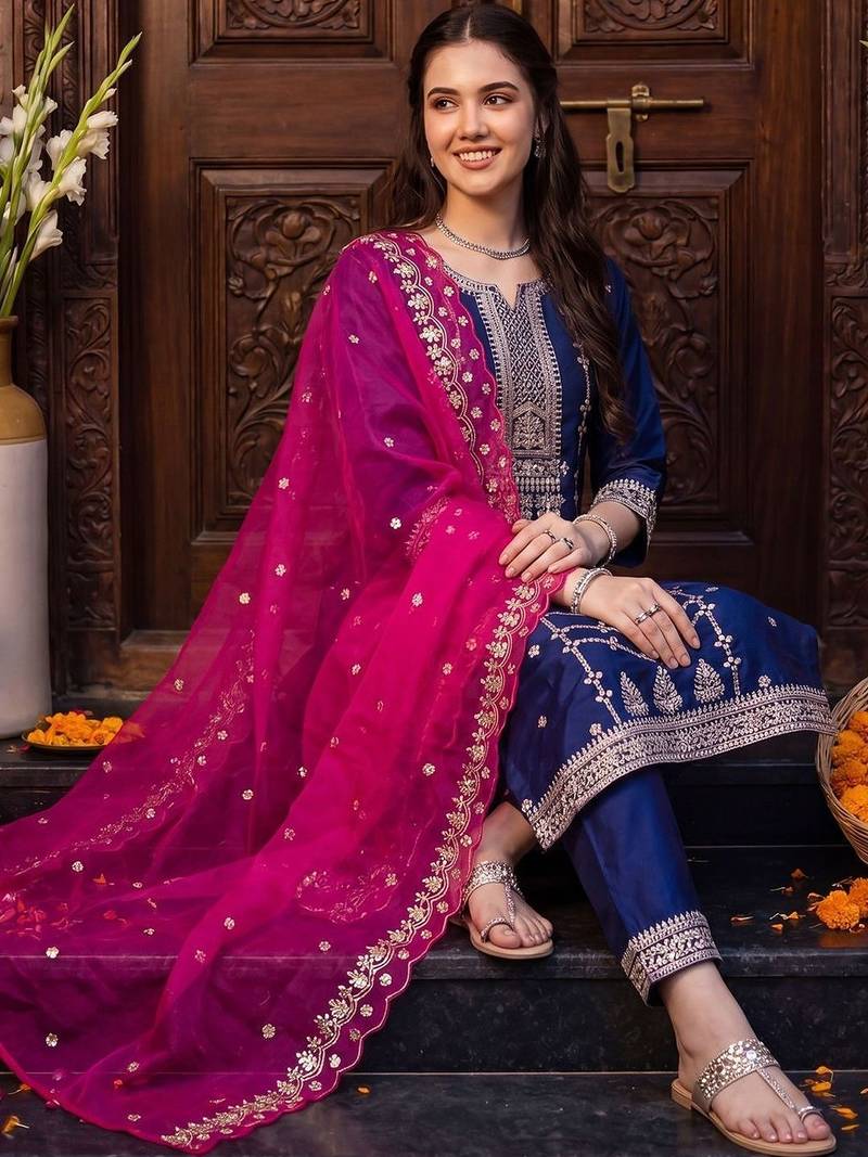 Women Ethnic Motifs Thread Work Kurta with Trousers & With Dupatta