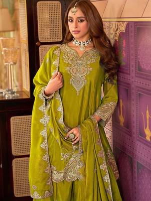 Women Ethnic Motifs Embroidered Thread Work Kurta with Sharara & With Dupatta 3