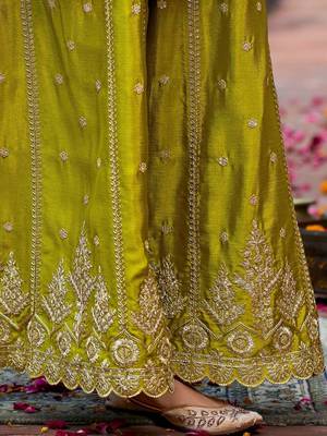 Women Ethnic Motifs Embroidered Thread Work Kurta with Sharara & With Dupatta 2