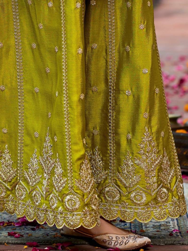 Women Ethnic Motifs Embroidered Thread Work Kurta with Sharara & With Dupatta