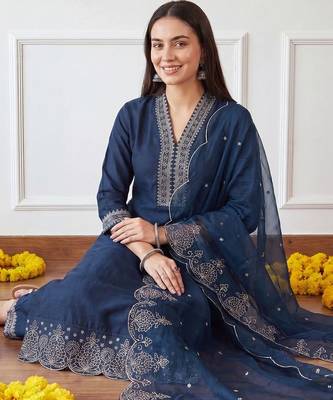 Women Ethnic Motifs Embroidered Thread Work Kurta with Trousers & With Dupatta 1