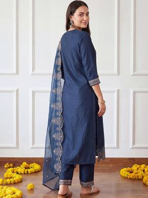 Women Ethnic Motifs Embroidered Thread Work Kurta with Trousers & With Dupatta 6