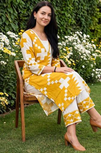 Women Printed Thread Work Kurta with Palazzos