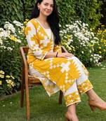 Women Printed Thread Work Kurta with Palazzos