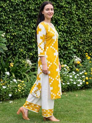 Women Printed Thread Work Kurta with Palazzos 3