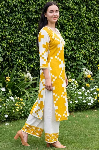 Women Printed Thread Work Kurta with Palazzos