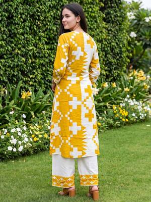 Women Printed Thread Work Kurta with Palazzos 4