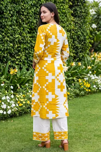 Women Printed Thread Work Kurta with Palazzos