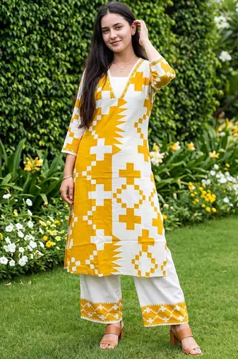 Women Printed Thread Work Kurta with Palazzos