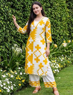 Women Printed Thread Work Kurta with Palazzos 6