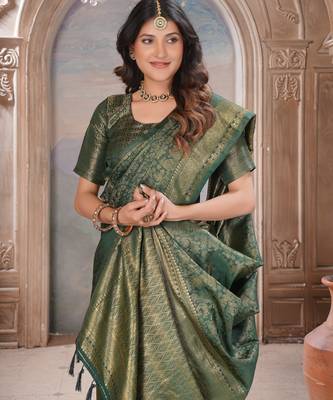 bottal green woven kanjivaram soft silk saree designer pallu saree with blouse 4