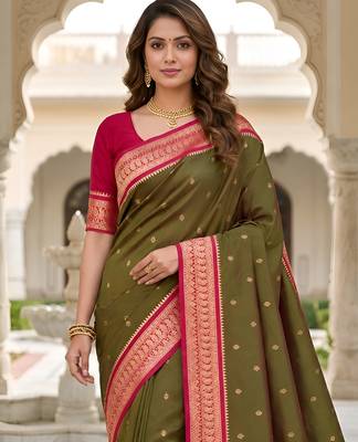 Green soft silk blend saree with zari weaving meenakari design 4