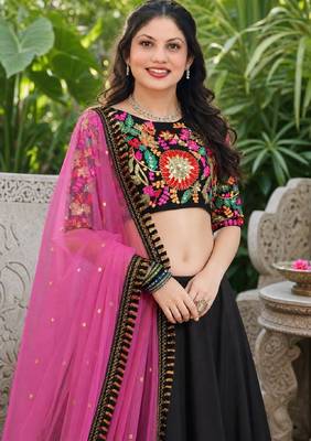 BLACK SEQUINS & EMBROIDERED VELVET LEHENGA CHOLI SET 4