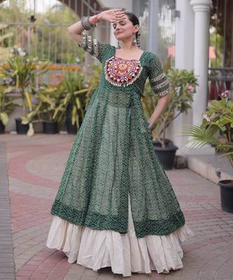 Off White Kora Cotton Chaniya Choli For Navratri Set With Kutchi Patchwork Green Bandhani Kurti For Dandiya Night 2