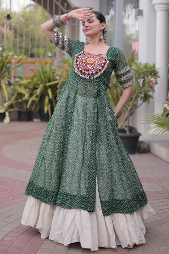Off White Kora Cotton Chaniya Choli For Navratri Set With Kutchi Patchwork Green Bandhani Kurti For Dandiya Night