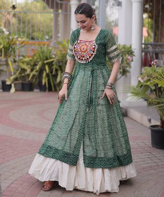 Off White Kora Cotton Chaniya Choli For Navratri Set With Kutchi Patchwork Green Bandhani Kurti For Dandiya Night 3