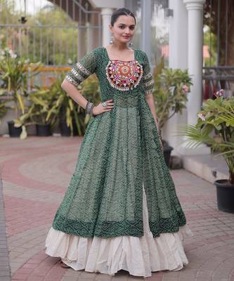 Off White Kora Cotton Chaniya Choli For Navratri Set With Kutchi Patchwork Green Bandhani Kurti For Dandiya Night 4