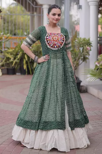 Off White Kora Cotton Chaniya Choli For Navratri Set With Kutchi Patchwork Green Bandhani Kurti For Dandiya Night