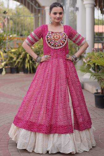 Off White Kora Cotton Chaniya Choli For Navratri Set With Kutchi Patchwork Pink Bandhani Kurti 