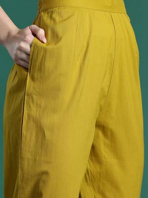 Geometric Printed Cotton Kurta with Trousers & Dupatta 3