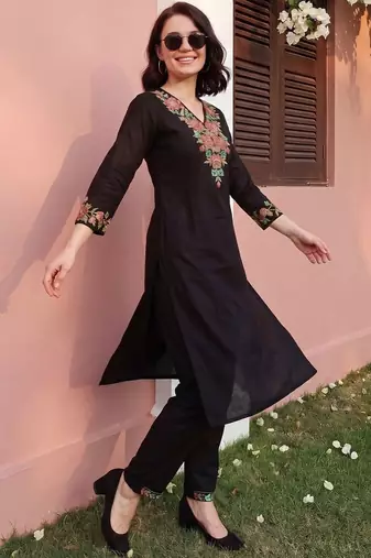 Women Floral Embroidered Thread Work Kurta with Trousers
