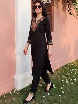 Women Floral Embroidered Thread Work Kurta with Trousers 3