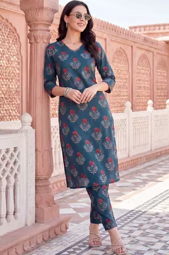 Women Floral Printed Cotton Kurta with Trousers