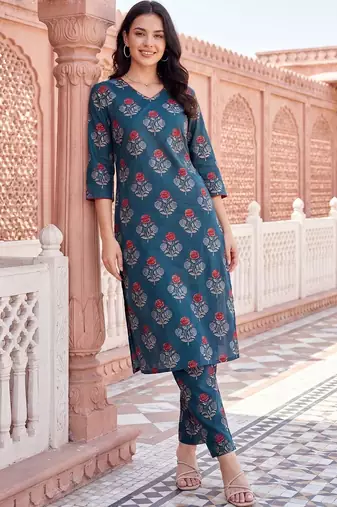Women Floral Printed Cotton Kurta with Trousers