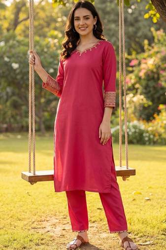 Women Ethnic Motifs Embroidered Regular Thread Work Kurta with Trousers
