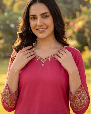 Women Ethnic Motifs Embroidered Regular Thread Work Kurta with Trousers 2