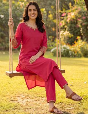Women Ethnic Motifs Embroidered Regular Thread Work Kurta with Trousers 5