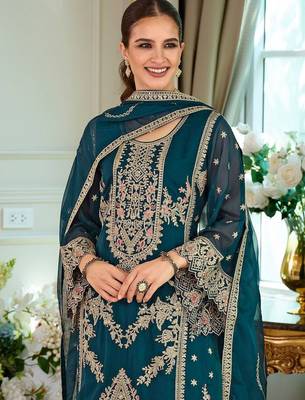 Women Ethnic Motifs Embroidered Kurta & Trouser With Dupatta 1