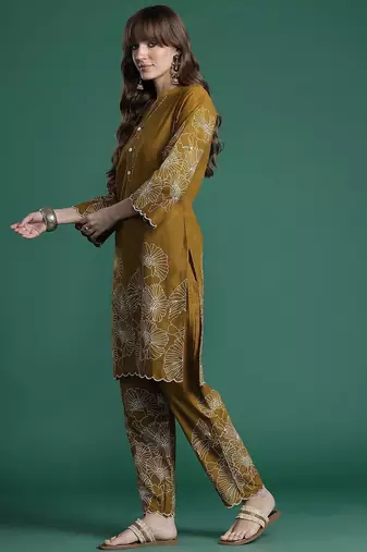 Floral Embroidered Thread Work Cotton Kurta with Trousers