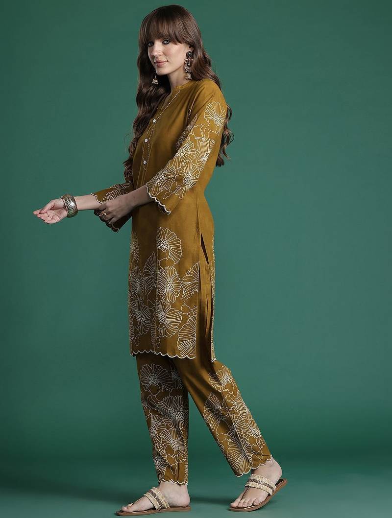 Floral Embroidered Thread Work Cotton Kurta with Trousers