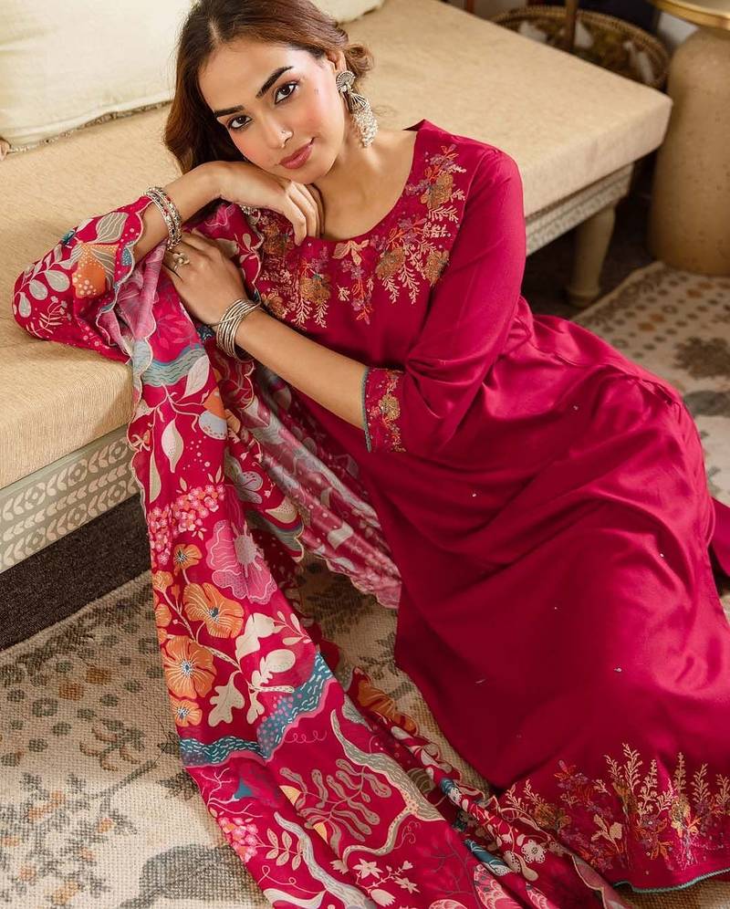 Women Ethnic Motifs Embroidered Thread Work Kurta with Patiala & With Dupatta