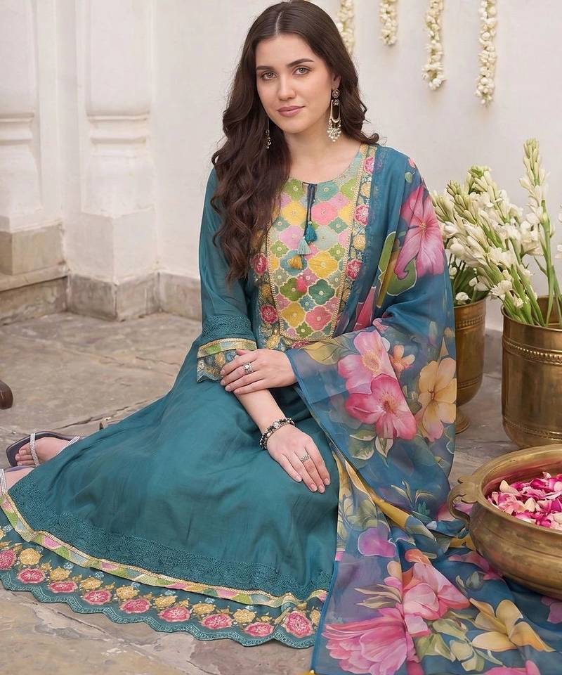 Women Floral Embroidered Thread Work Kurta with Trousers & With Dupatta