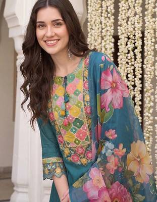 Women Floral Embroidered Thread Work Kurta with Trousers & With Dupatta 2