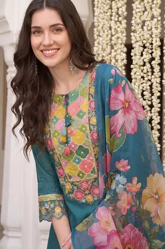 Women Floral Embroidered Thread Work Kurta with Trousers & With Dupatta