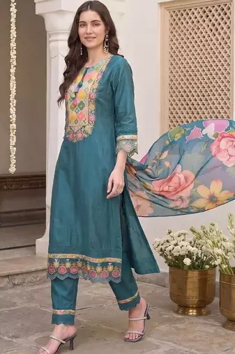 Women Floral Embroidered Thread Work Kurta with Trousers & With Dupatta