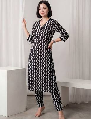 Women Printed Cotton Kurta with Trousers 6