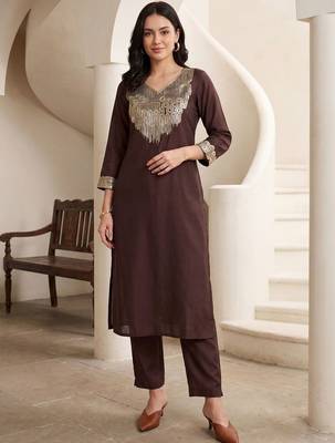 Women Sequinned Kurta with Trousers 5