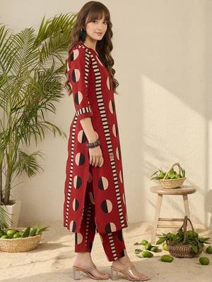 Geometric Printed V-Neck Cotton Straight Kurta With Trousers 3